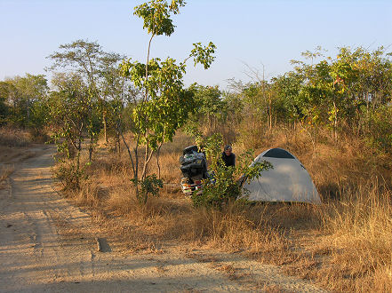 Setting up a wild camping along the road to Benguela