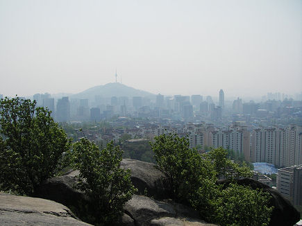Seoul skyline, pollution blows in from China at this time of year