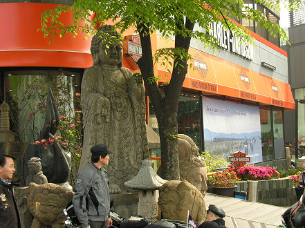 Stone statues, and garden outside the H-D dealer in Seoul
