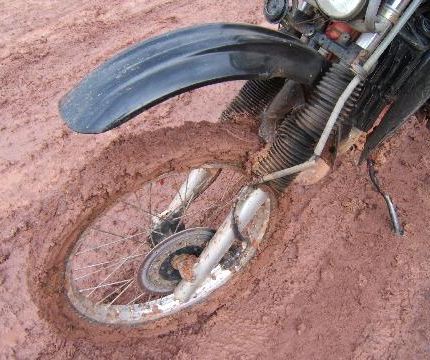 The Cult Bike did better in the mud than did the BMW GS.  The $20.00 USD knobby tires I had chosen to make the trip were better than the $250.00 USD German ones on the BMW... until they packed up with mud.  Then the front tire wanted to ski instead of bite through the red snot.