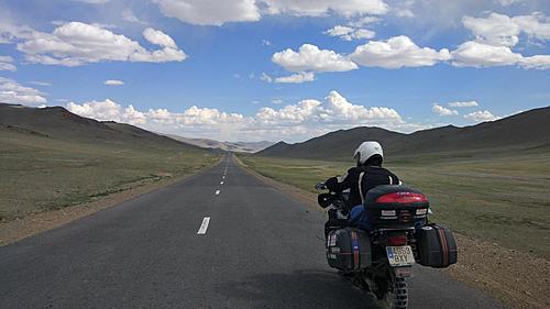 Trip around the world with two Honda Transalp 650 | From Barcelona to New York-26677791_1509973819124315_6834130070202711286_o.jpg