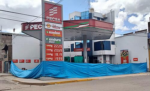 Getting fuel in Bolivia-0107-27.jpg