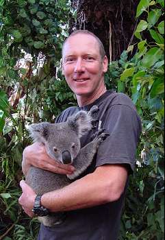 Maarten cuddles a koala.