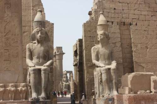 The Luxor temple. In here you find heaps of statues, columns, obelisks, hyroglyphic texts - a true paradise for Egypt fans, archeologists and uneducated tourists like us. You can estimate the grandness of the temple if you compare the size of the statues to the size of the tourists walking inside the area.